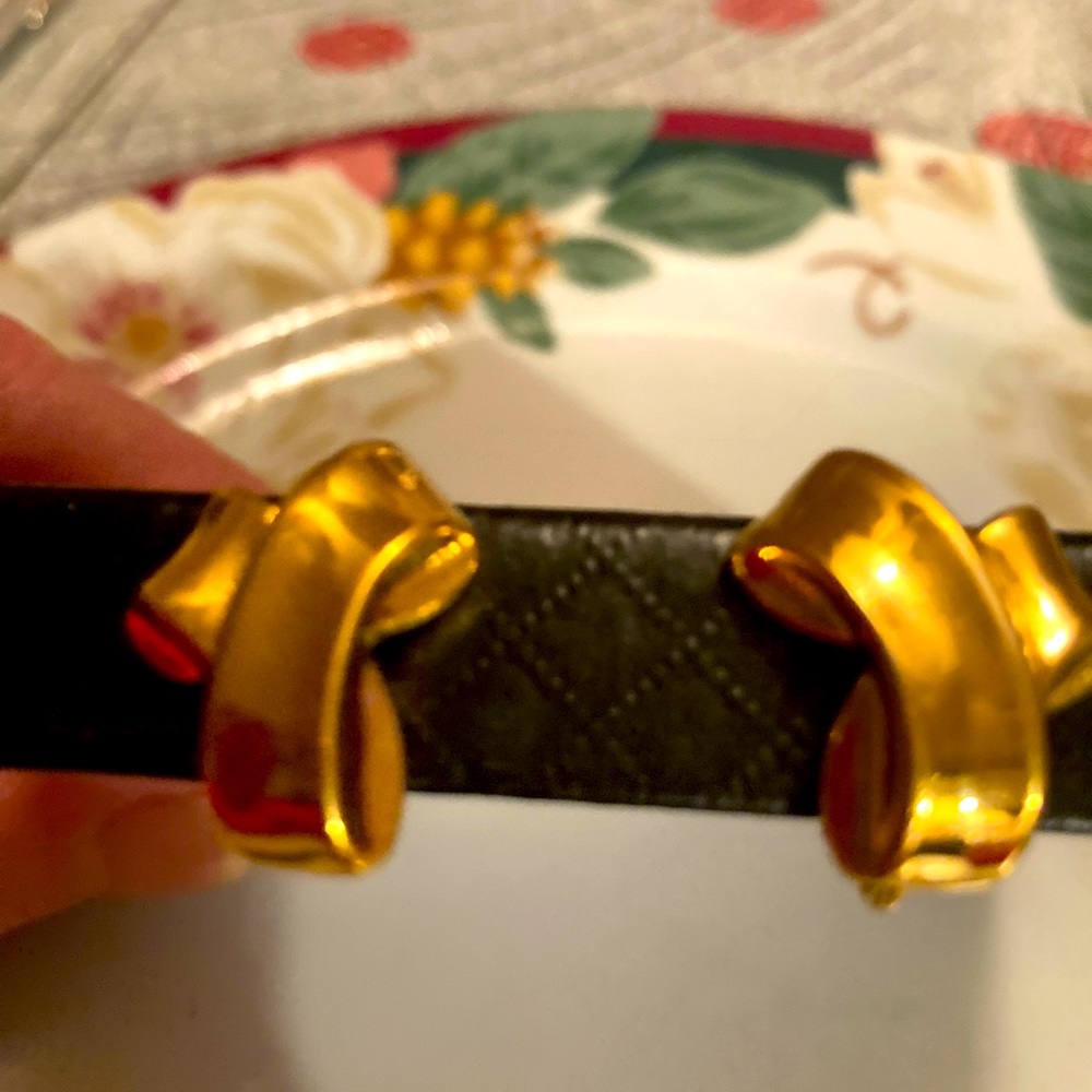 Vintage Napier gold plated screw back earrings. EUC